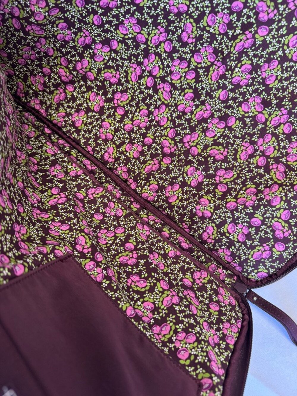 Vera Bradley Laptop Sleeve Burgandy Floral Interior - Picture 5 of 8